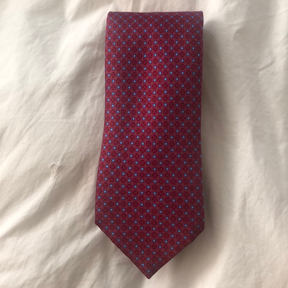 Red Silk Tie with Blue Design / Brioni